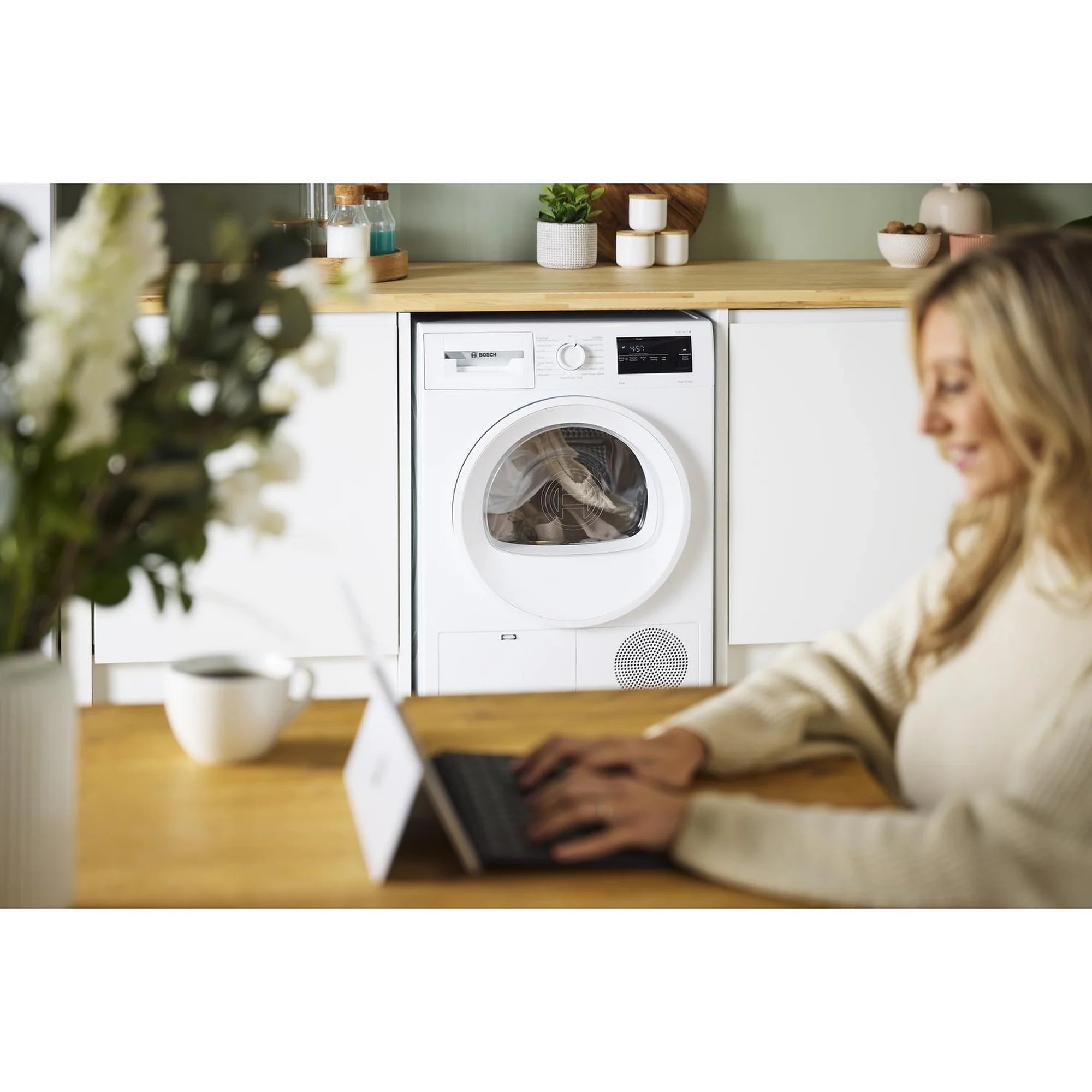 Bosch WTH85225GB 8kg Heat Pump Tumble Dryer - White