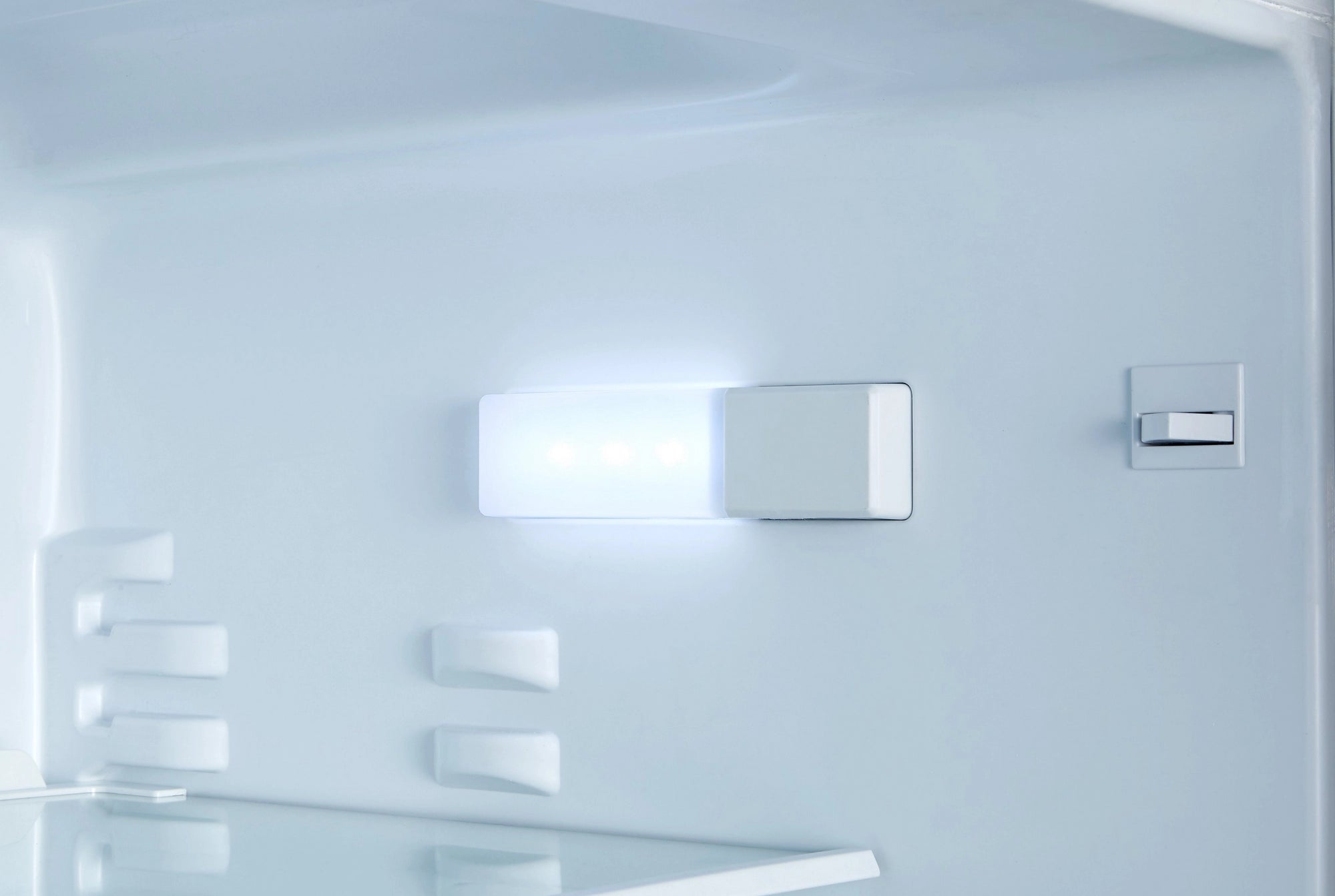 Hisense RUL178D4AWE 59.5cm Integrated Undercounter Larder Fridge - White