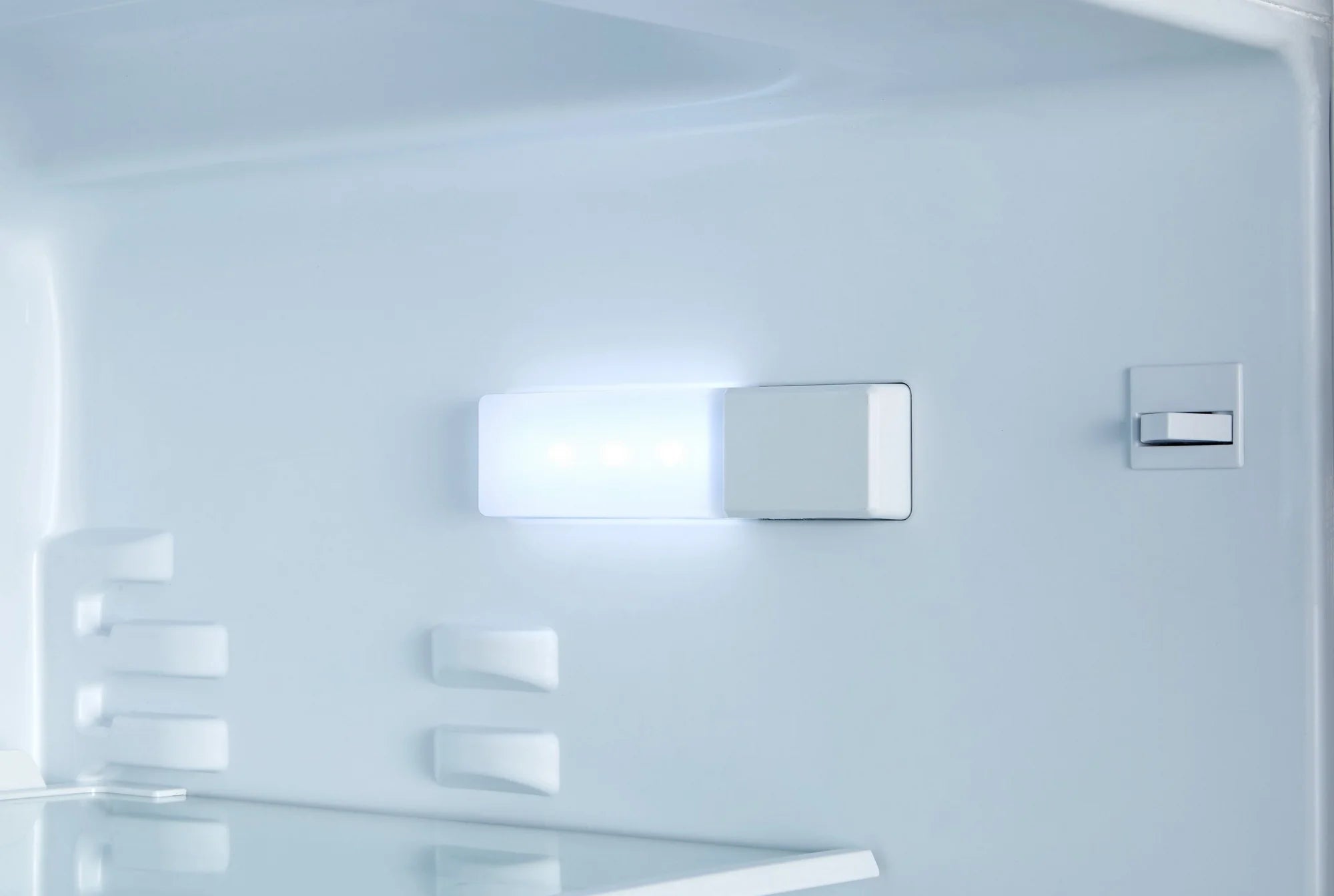 Hisense RUL178D4AWE 59.5cm Integrated Undercounter Larder Fridge - White