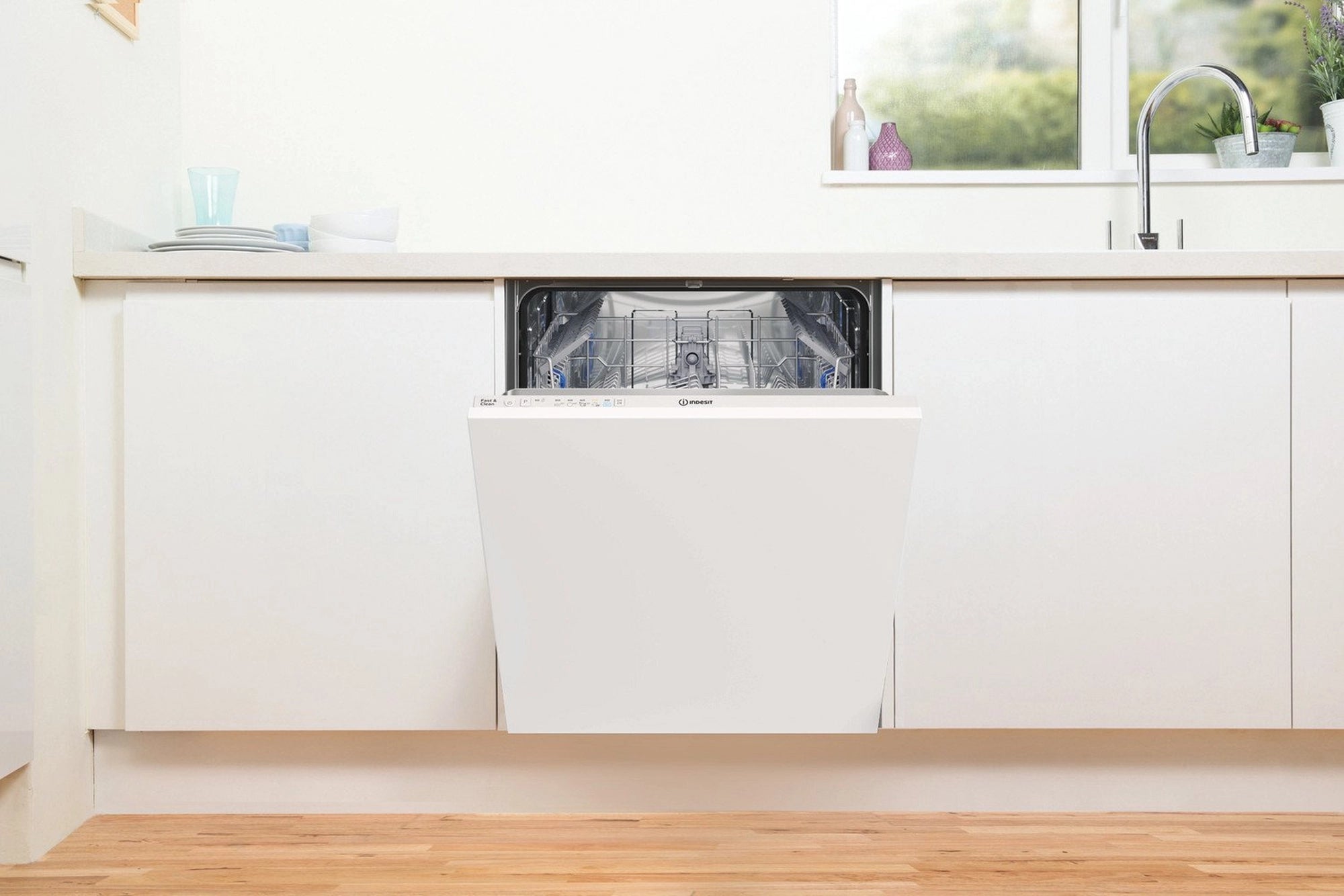 Indesit D2IHL326UK Full Size Integrated Dishwasher - White- 14 Place Settings
