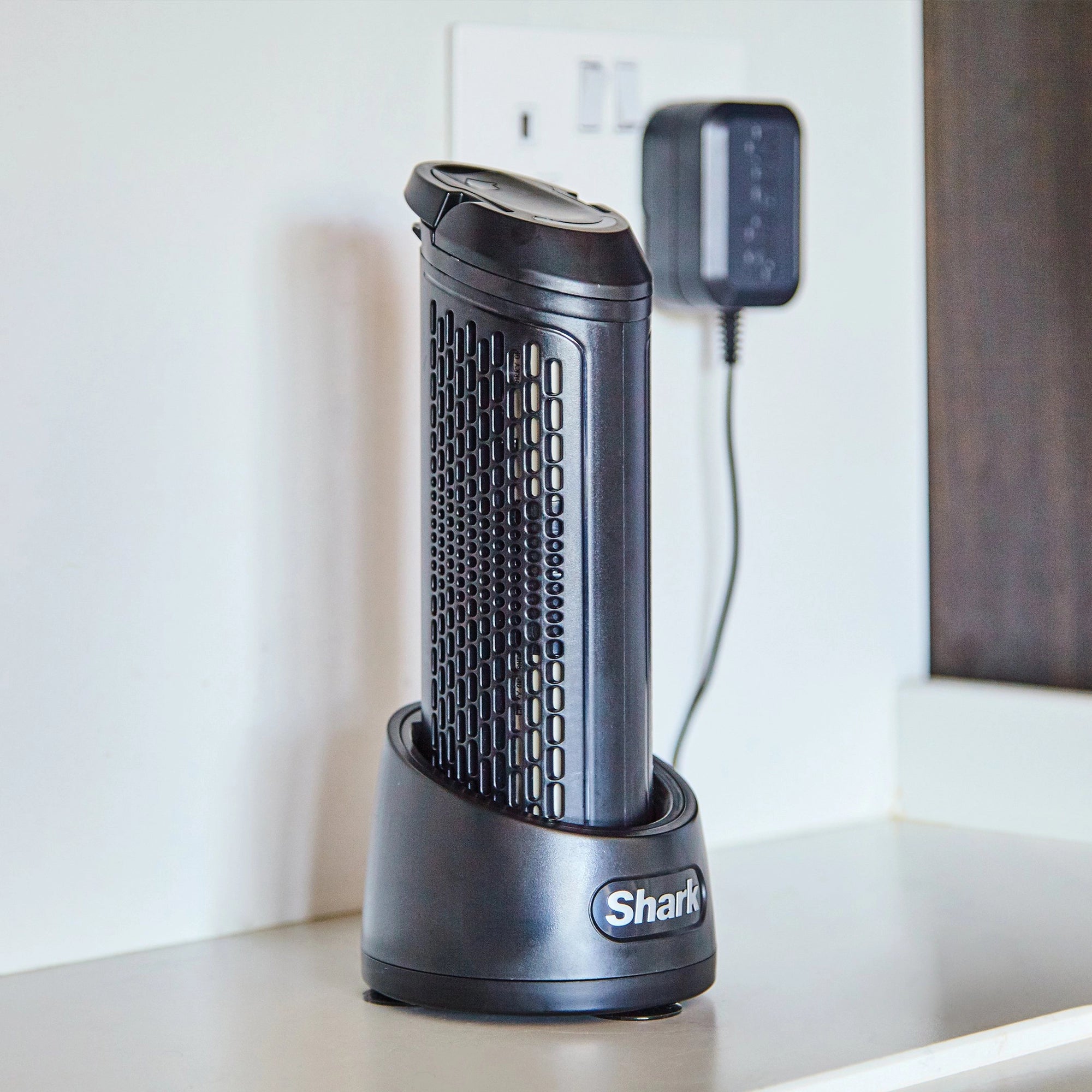 Shark ICZ300UK Anti Hair Wrap Cordless Upright Vacuum Cleaner with PowerFins & Powered Lift-Away - 60 Minute Run Time - Red