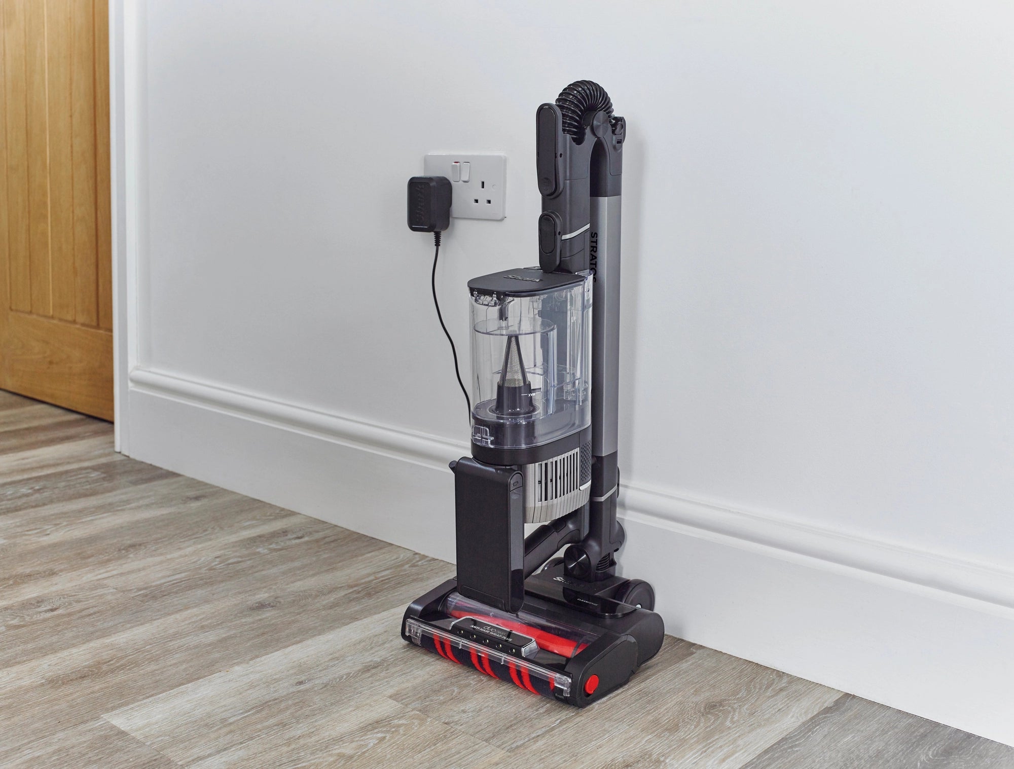 Shark IZ420UKT Stratos Cordless Stick Vacuum Cleaner - 120 Minutes Run Time - Silver