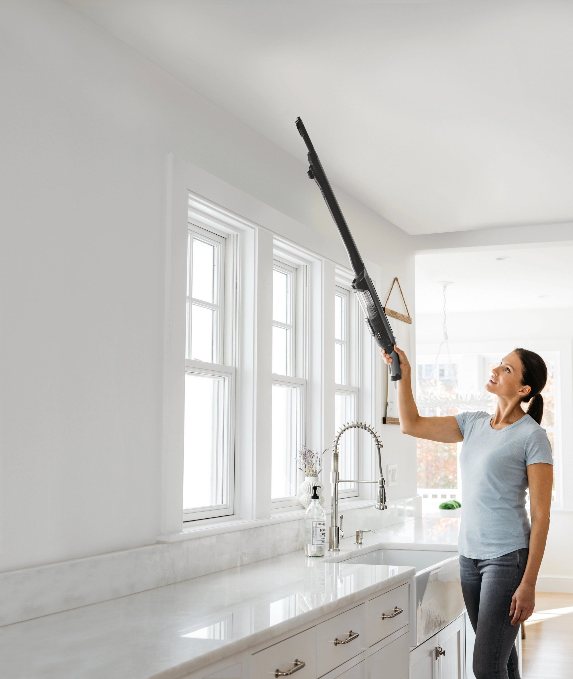 Shark WV361UK Cordless Vacuum Cleaner with Anti Hair Wrap Technology - Run Time 16 Mintues - Steel Grey