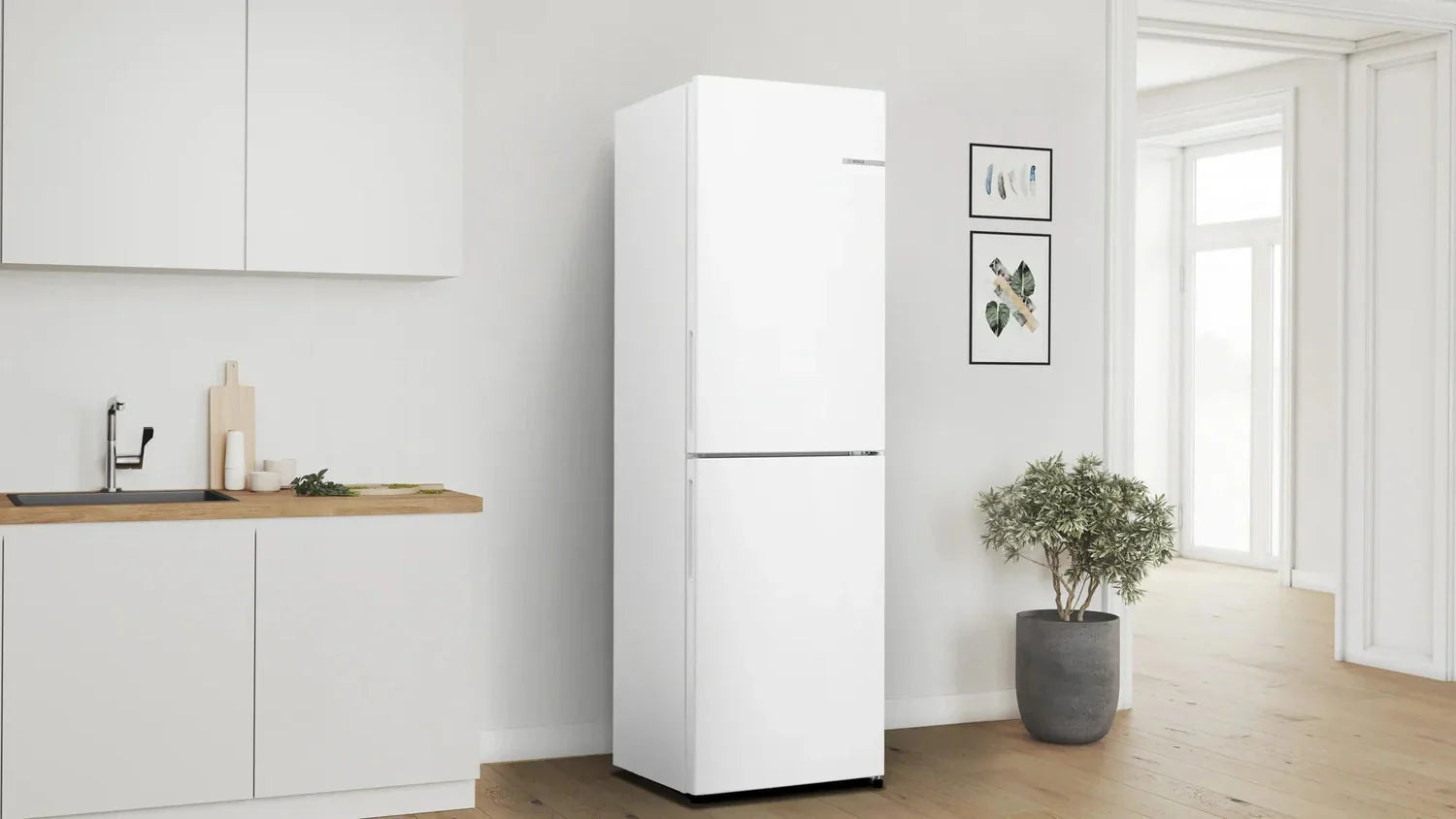 Bosch KGN27NWEAG 55cm 50/50 Frost Free Fridge Freezer - White