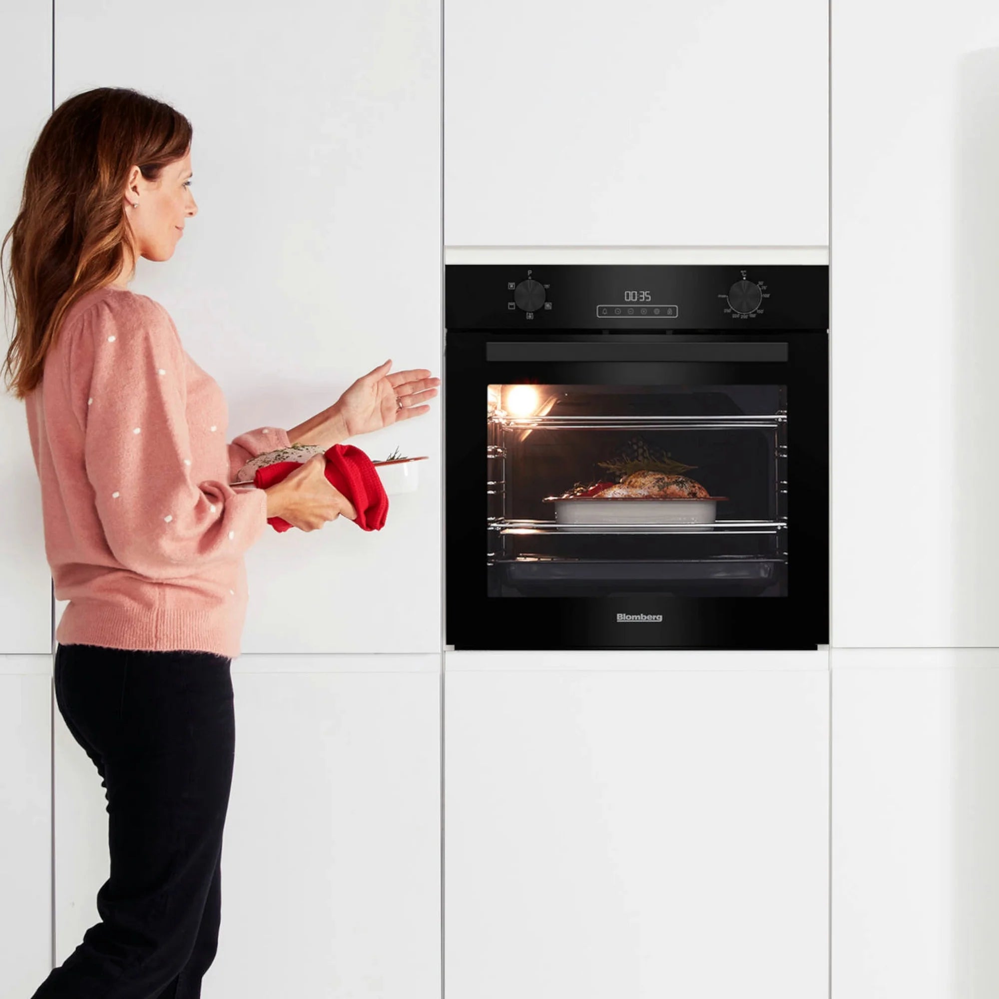 Blomberg AeroChef ROEN8201B 59.4cm Built In Single Oven