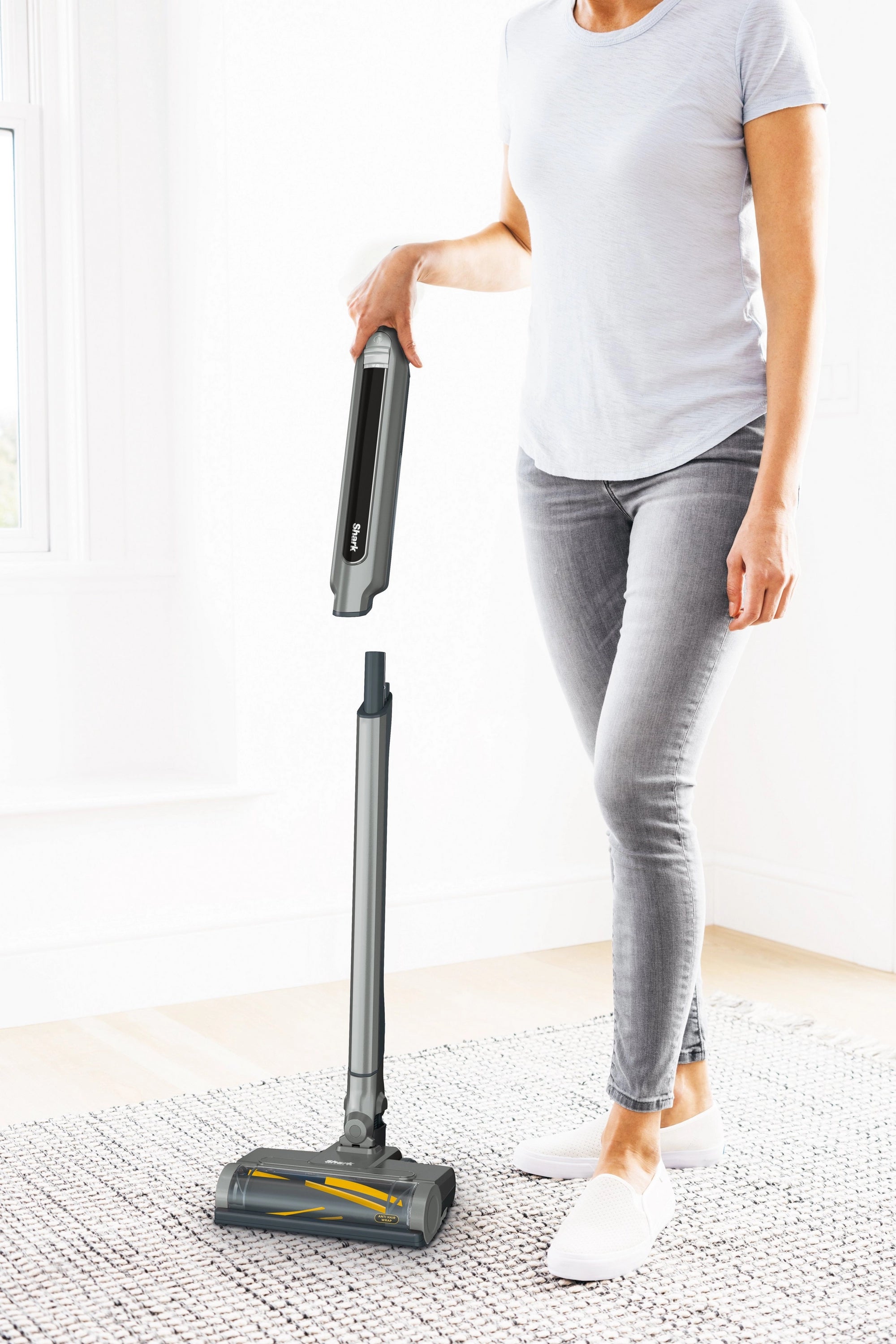 Shark WV361UK Cordless Vacuum Cleaner with Anti Hair Wrap Technology - Run Time 16 Mintues - Steel Grey